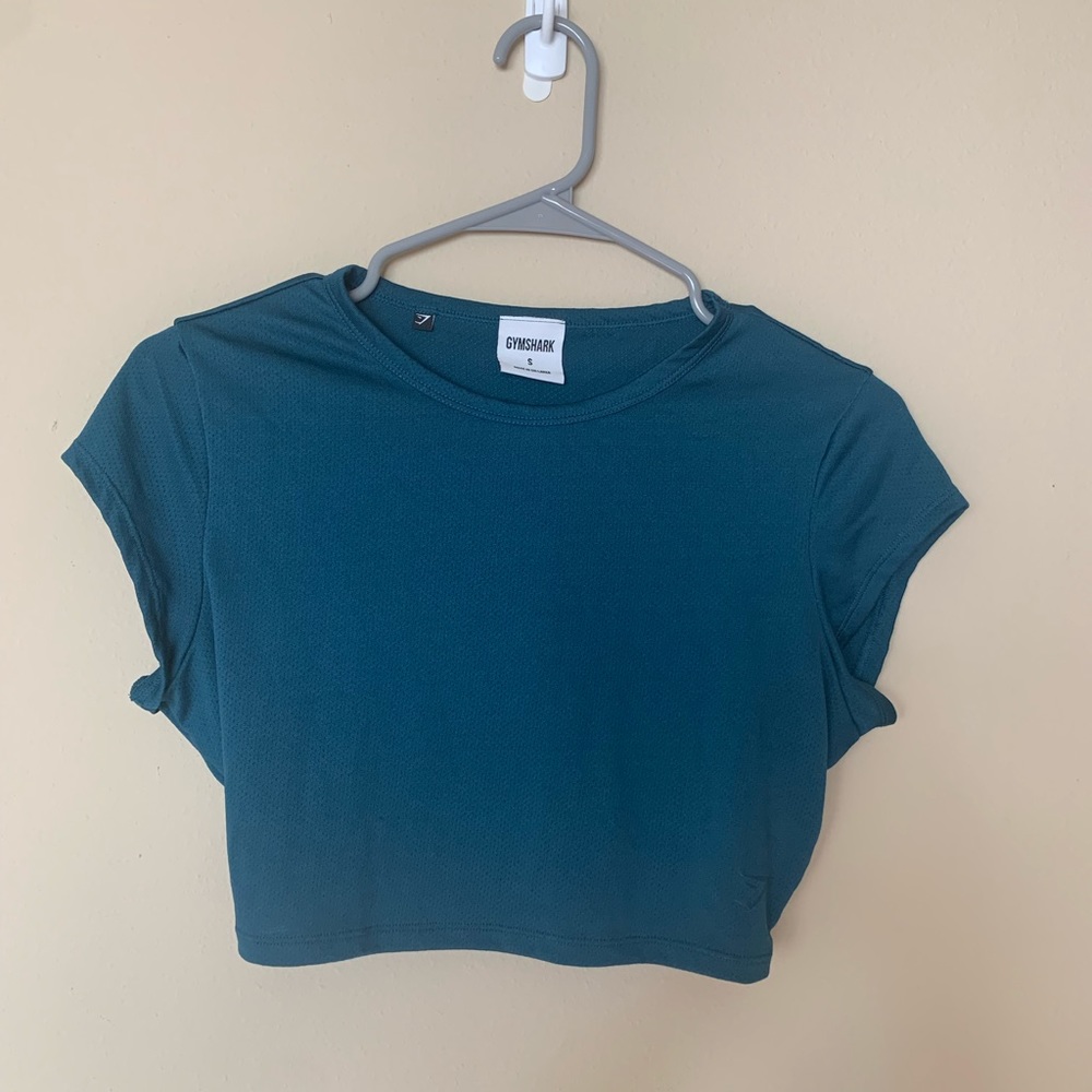 Gym shark crop top